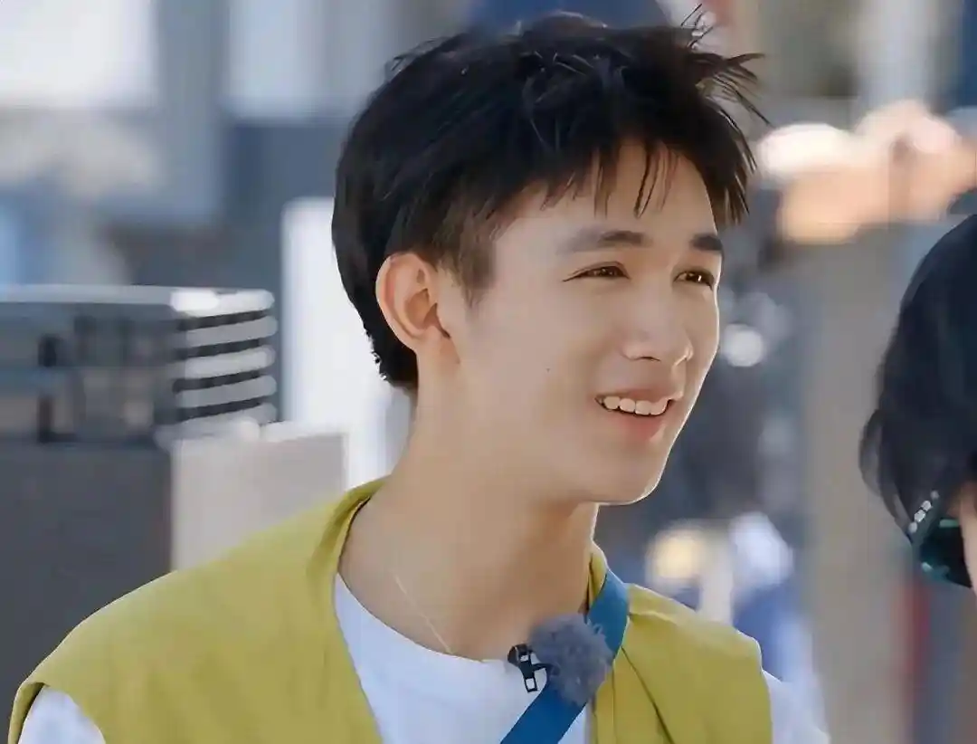 李禹熹爆料《隐秘的角落》荣梓杉？手机疑云引热议