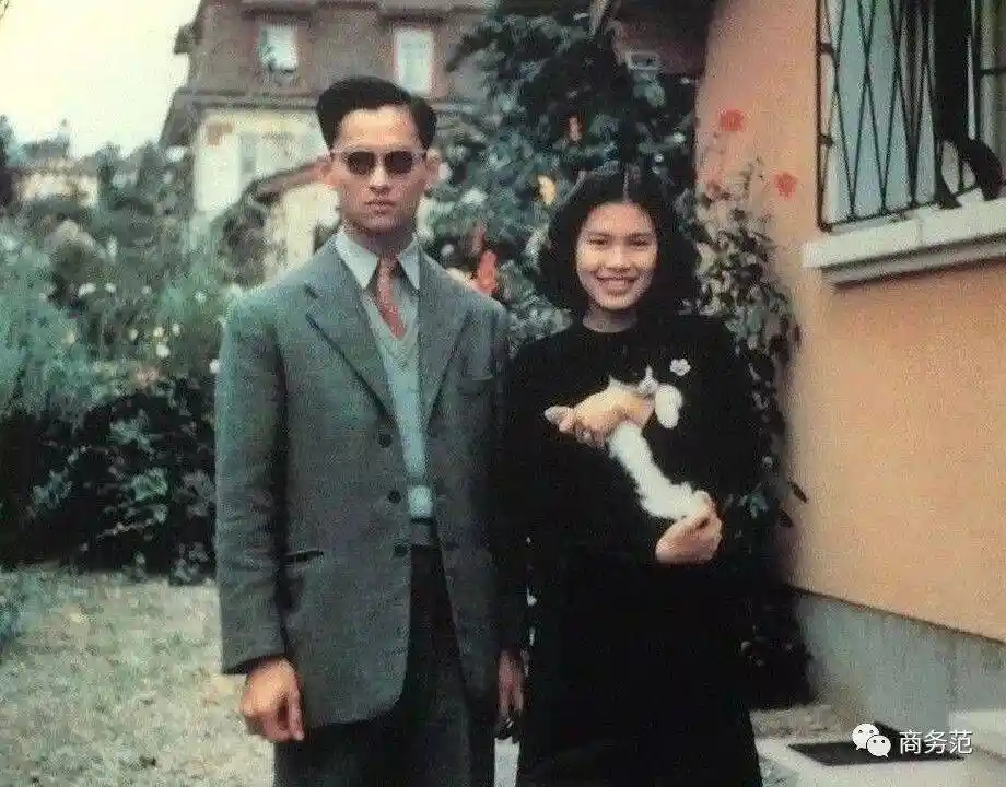 93岁泰国王太后驾鹤西去！最美王后诗丽吉传奇一生：从Balmain女王到与普密蓬帝后失和，泰版《如懿传》现实上演