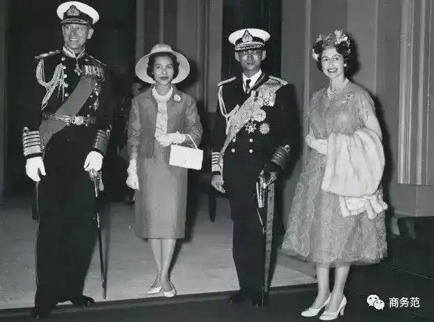 93岁泰国王太后驾鹤西去！最美王后诗丽吉传奇一生：从Balmain女王到与普密蓬帝后失和，泰版《如懿传》现实上演