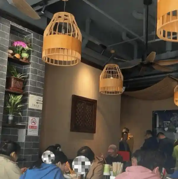 大众点评引爆新潮流！明星打卡美食专区震撼上线，舌尖上的星光盛宴开启