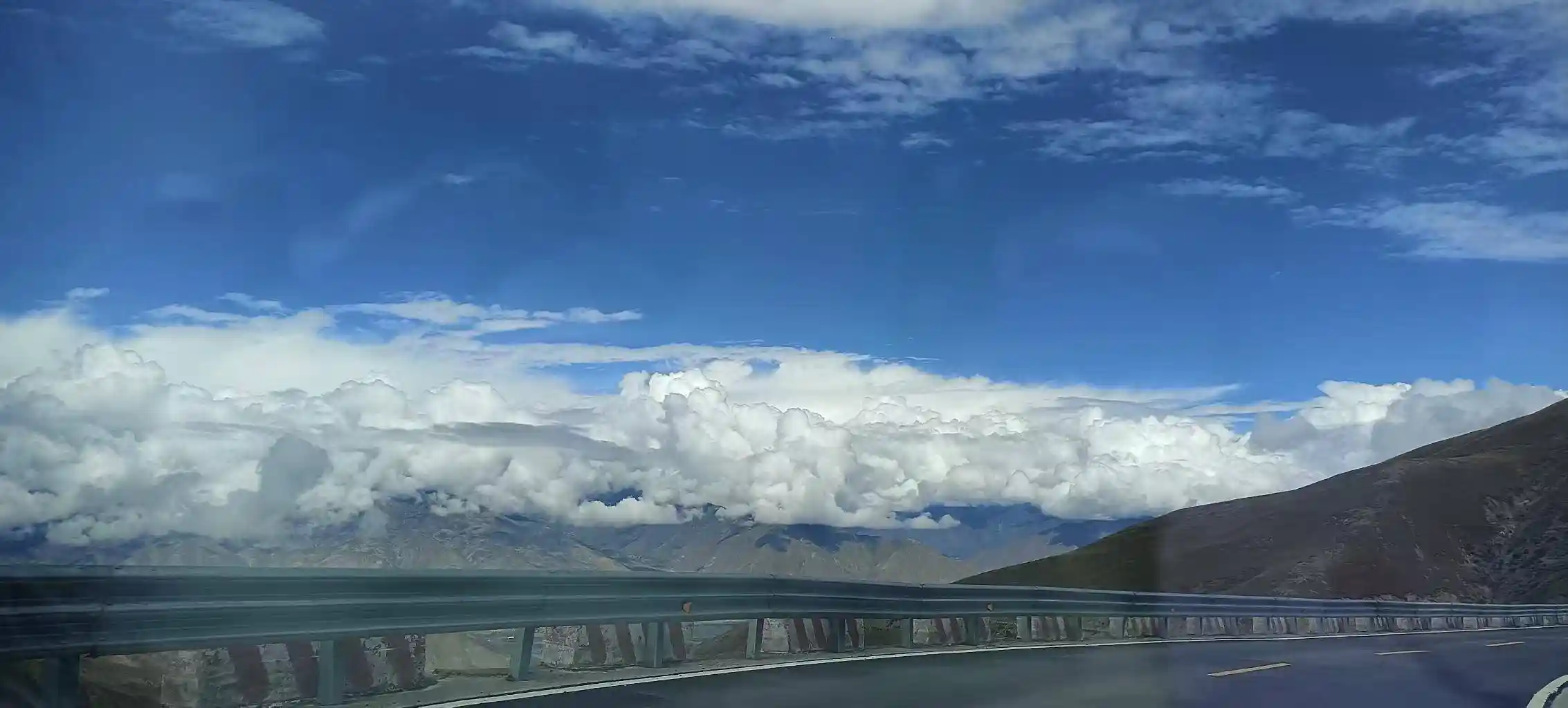 拉萨藏式火锅新玩法：探秘布达拉宫旁的排队王与本地人私藏菜单