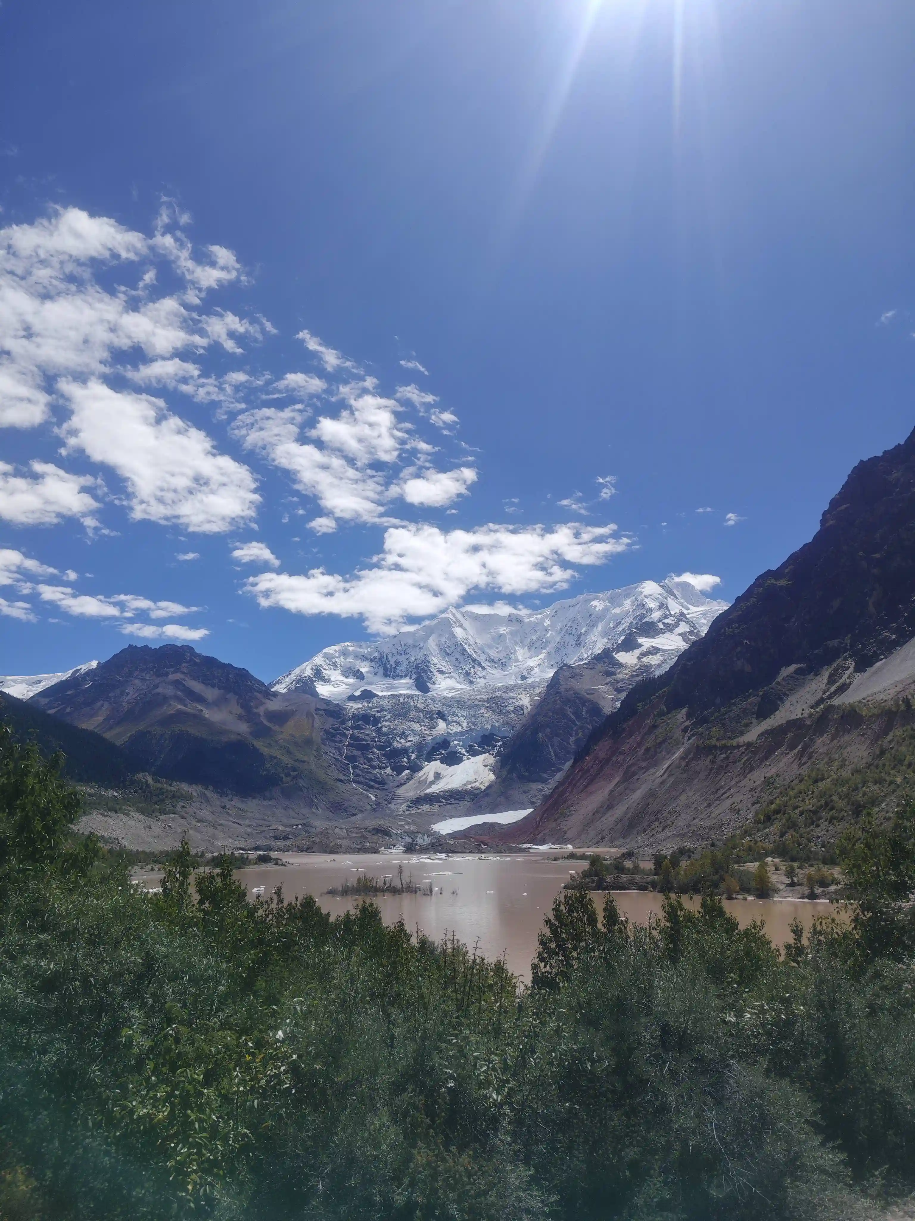 拉萨藏式火锅新地标：探秘布达拉宫旁的排队秘籍与本地人私藏美味