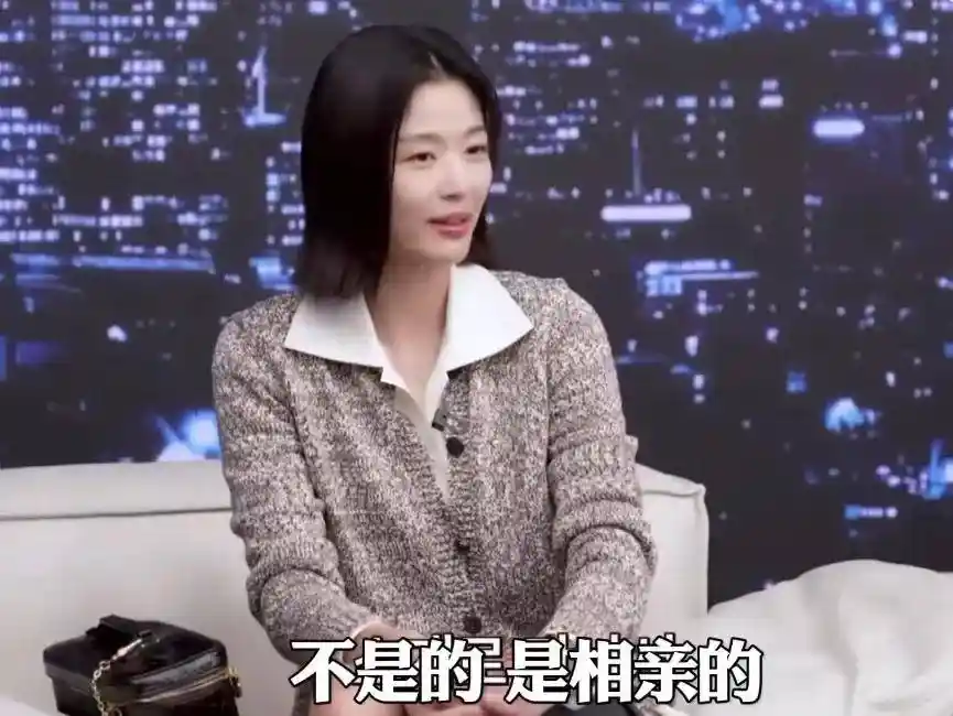 全智贤首度亮相引爆热议！短发造型颠覆女神形象，人设翻车还是转型突围？
