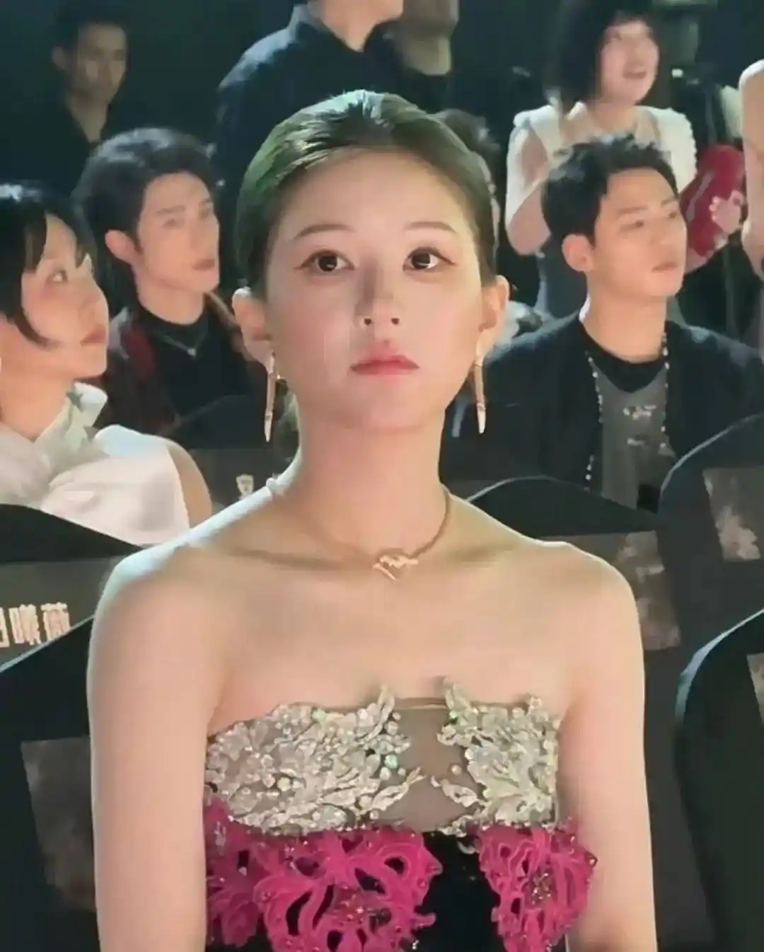 赵露思直面妆容争议：颜值非重点，剧集才是王道