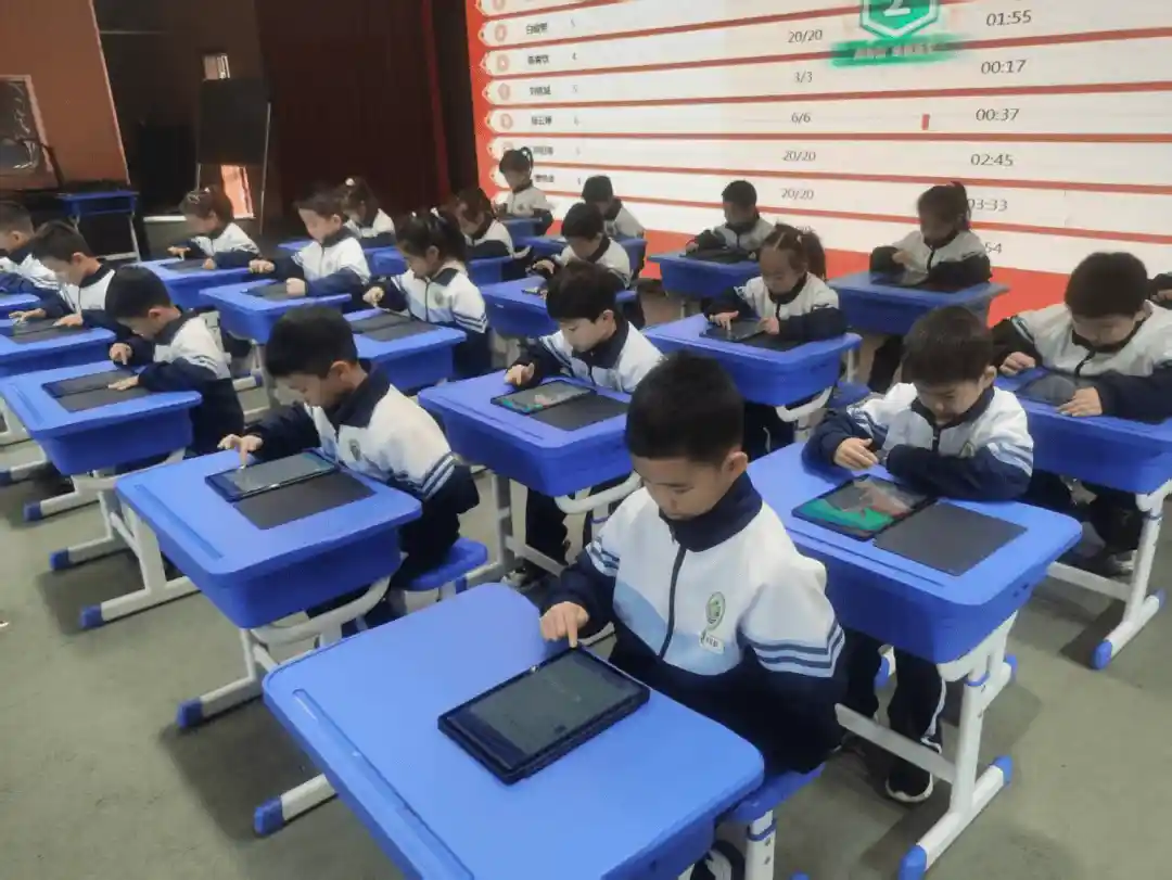 诗韵飞扬，童声诵经典——泰安智源小学诗词大赛点燃文化火种