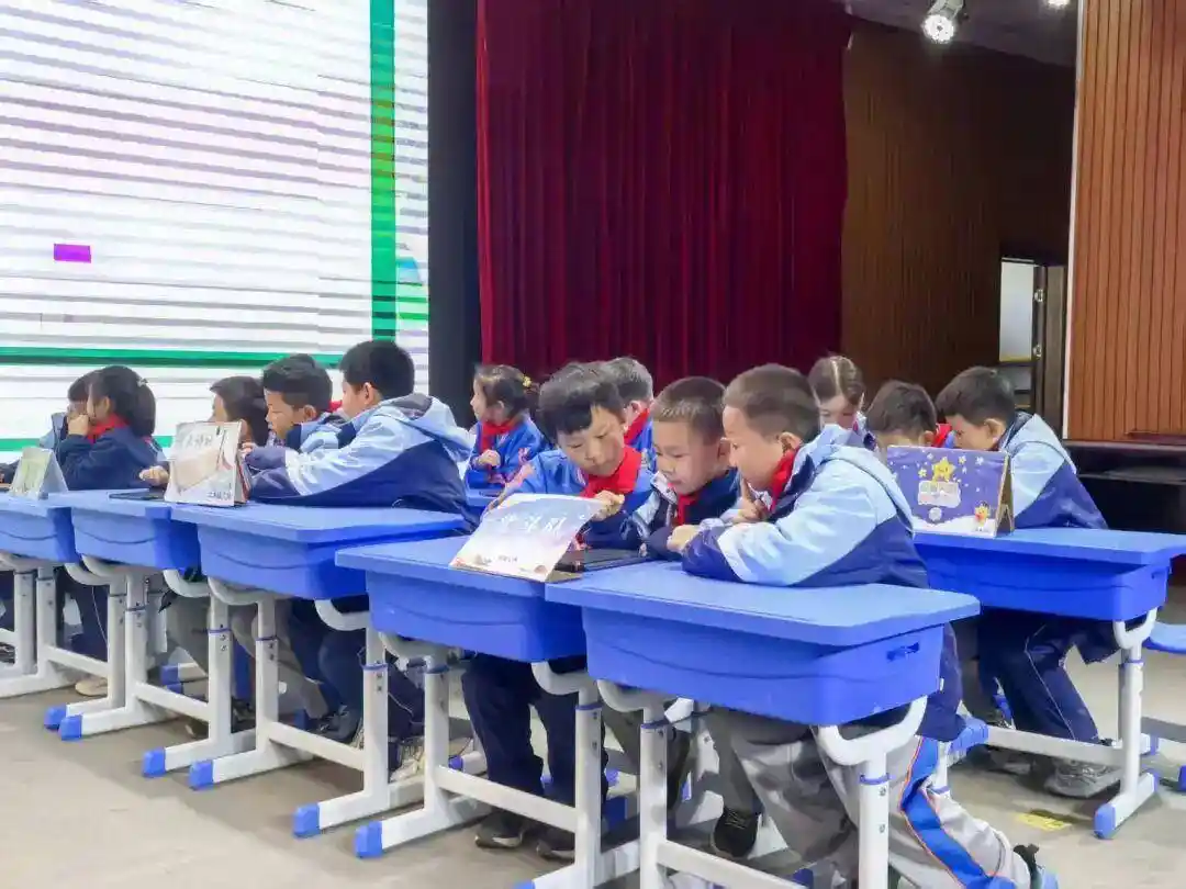 诗韵飞扬，童声诵经典——泰安智源小学诗词大赛点燃文化火种