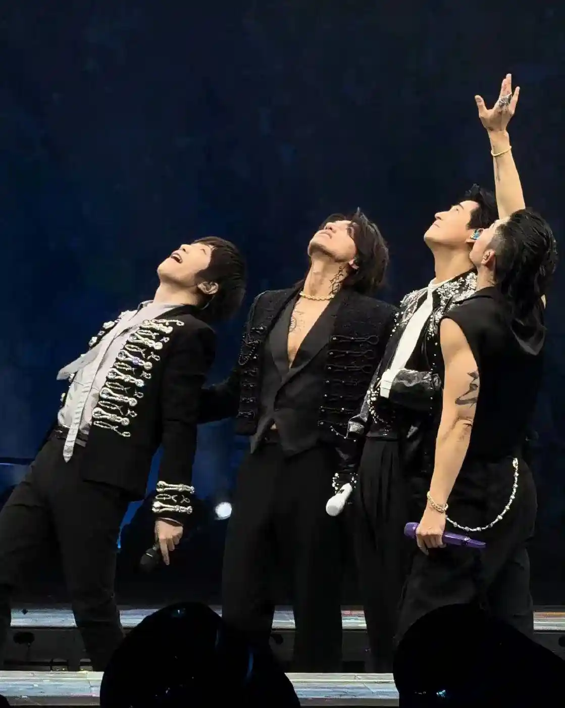 朱孝天深夜爆雷！怒揭五月天公司隐秘合约门，全网刷屏引爆行业地震