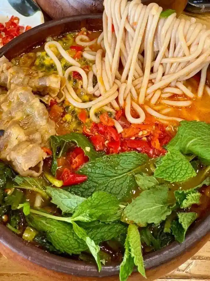 银发族新宠：两种轻松游方式，吃喝玩乐全包揽