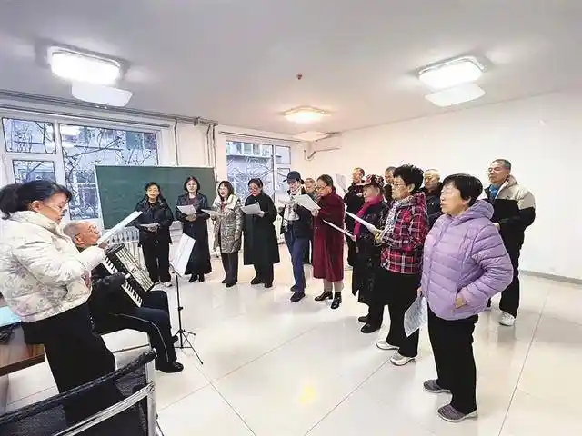 银龄乐享新生活：社区文化活动点亮晚年精彩