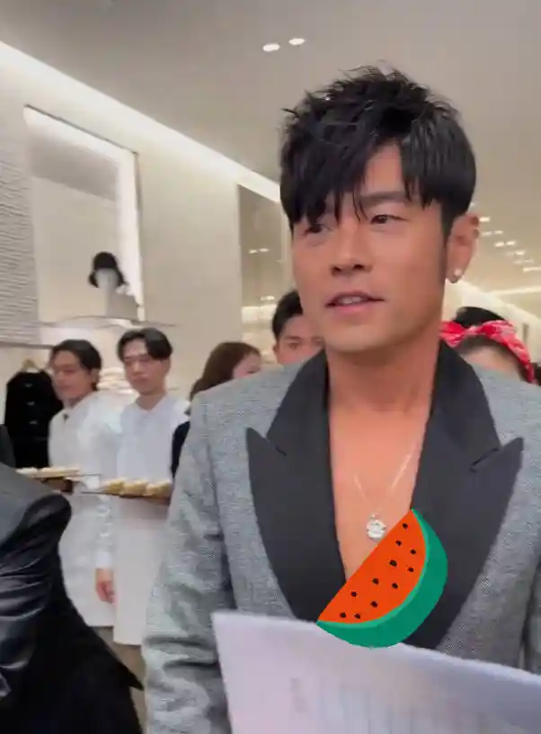 周杰伦颠覆造型官宣新专辑，2026年将携超十首新作重磅回归