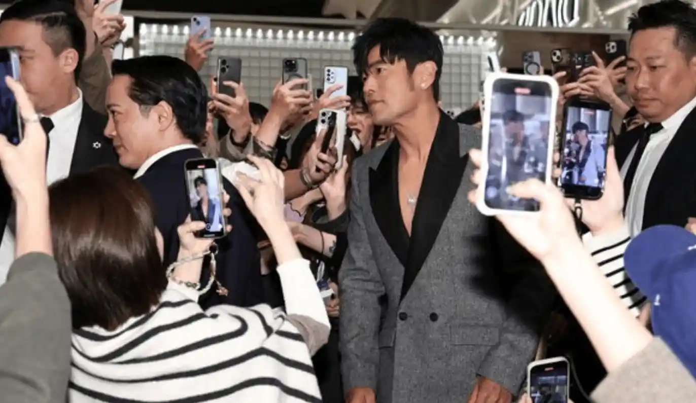 周杰伦颠覆造型官宣新专辑，2026年将携超十首新作重磅回归