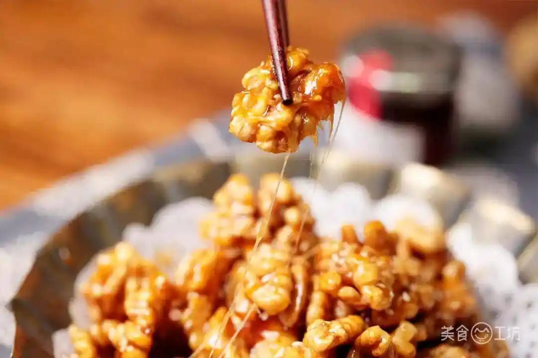 爆火餐桌新宠！0油炸脆甜核桃横空出世：去内皮黑科技解锁健康零食革命